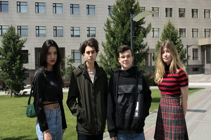 100 баллов по ЕГЭ получили 12 выпускников физматшколы в Новосибирске