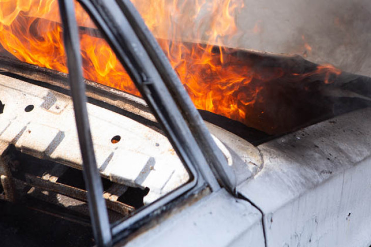 Подростки отомстили сверстнику, подпалив его Lexus