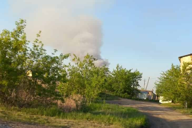Крупный пожар на полигоне ТБО тушат в Новосибирской области