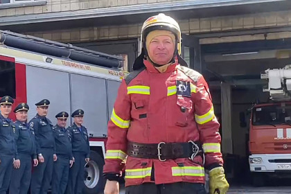 Копоть ста пожаров смыли с полковника МЧС Дмитрия Ярцева в Новосибирске