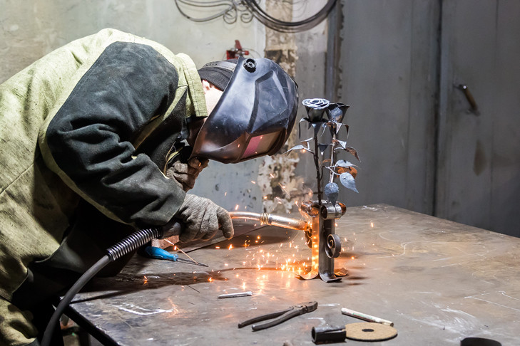 Андрей Травников поручил усилить подготовку кадров редких профессий в НСО