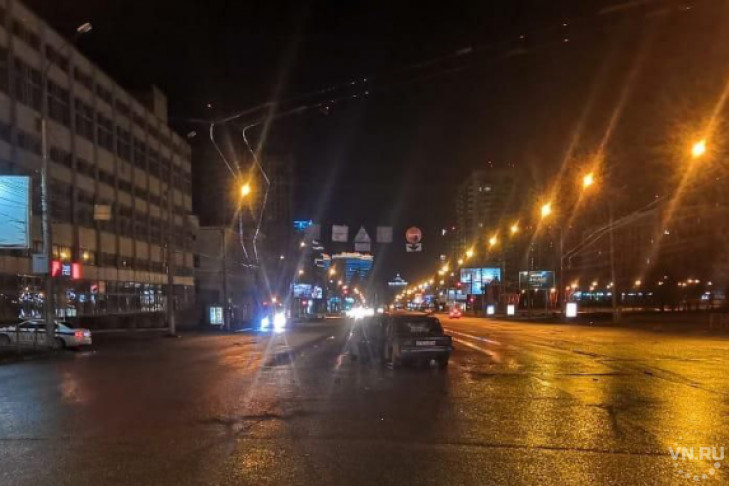 Юная лихачка на ВАЗ-2106 сломала челюсть в ночном ДТП в Новосибирске