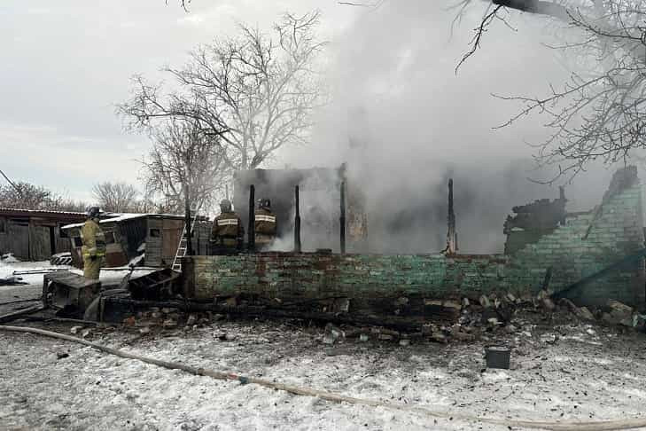 Мать и четверо детей погибли на пожаре в Новосибирской области