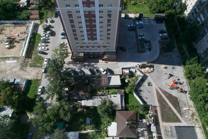 Выбросил с балкона новую знакомую житель Новосибирска