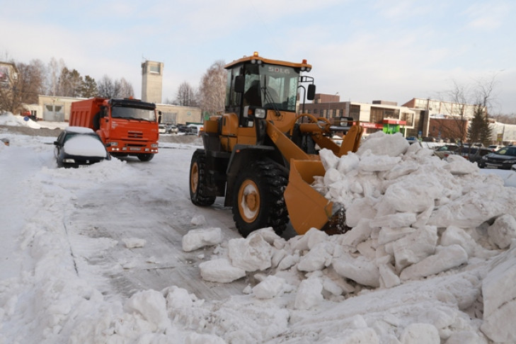 Режим ЧС для вывоза снега предложили депутаты горсовета Новосибирска