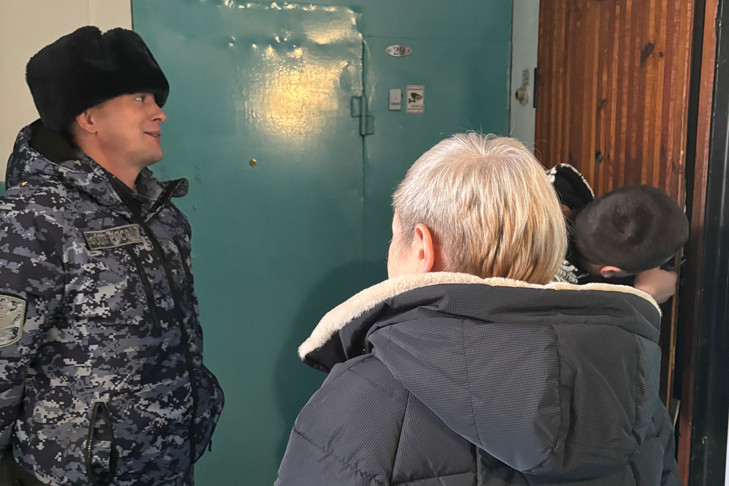 Новосибирец выгнал на улицу двоюродного брата после смерти матери