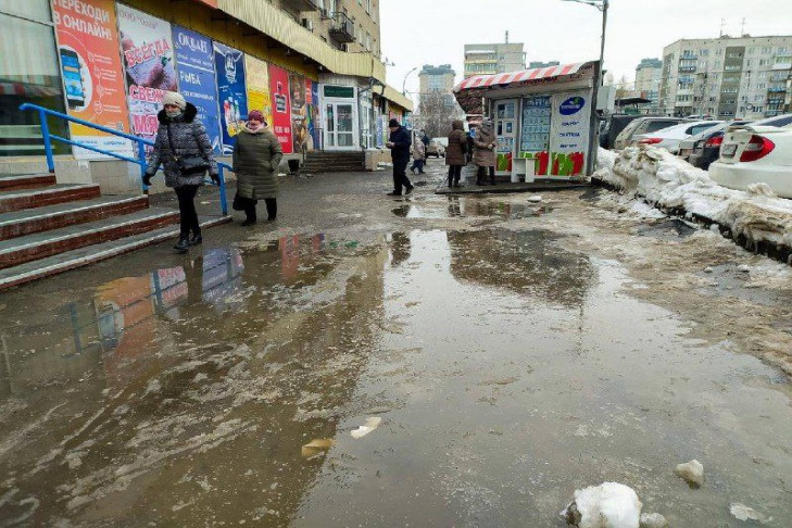 Прокуроры завели 8 дел в отношении дорожных служб Новосибирска в первый день снегопада