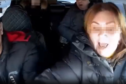 Ты чего руки распускаешь: пассажирка устроила скандал в такси Новосибирска