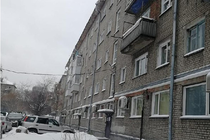 СКР завел уголовное дело после падения наледи на 8-летнего мальчика в Новосибирске