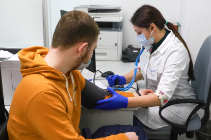 В 2025 году более 60 тысяч жителей НСО прошли диспансеризацию на производстве