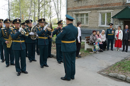 Военный парад провели для ветеранов Великой Отечественной войны в Новосибирске