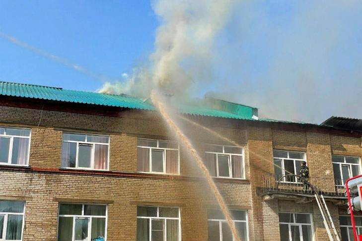 Пожар вспыхнул в больнице на Пирогова в Советском районе Новосибирска