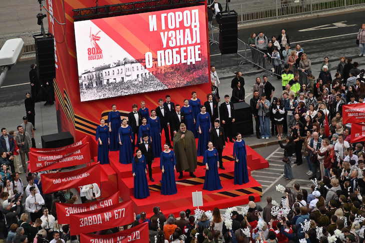 В Новосибирске воссоздали события 9 мая 1945 года: как город узнал о Победе