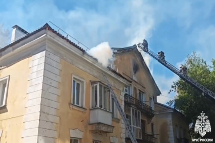 Два человека пострадали в пожаре после взрыва газа на Народной в Новосибирске