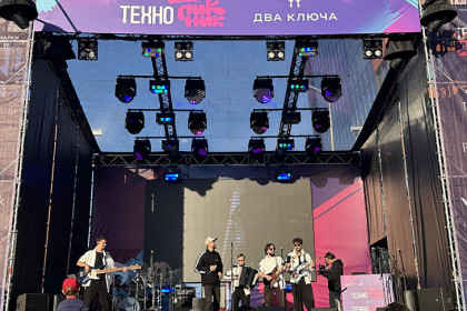 Дуэль на фестивале «ТехноАрт»: группа «Дождись» сразилась с нейросетью
