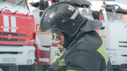 Пожарные спасли пенсионера из горящей квартиры в Новосибирске