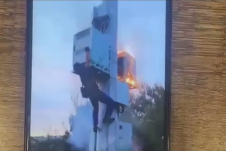 Вышку сотовой связи поджег 18-летний диверсант в Новосибирске