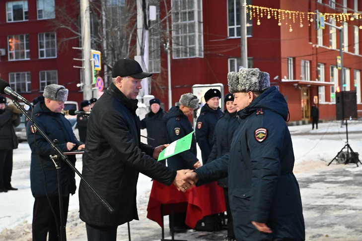 Андрей Травников поздравил новосибирских полицейских с Днем МВД-2025