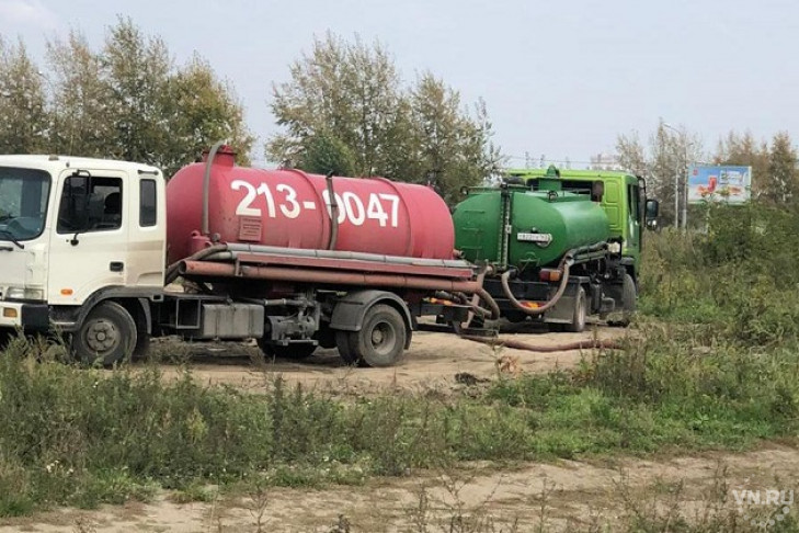 Таинственные ассенизаторы отравляют речку Тулу в Новосибирске