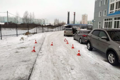 Бастрыкин взял под контроль наезд автомобиля на мать с коляской в Новосибирске 