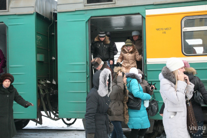 Электричка новогодняя новосибирск главный. Станция Новогодняя Новосибирск. Электричка после празднования нового года. Ездят электрички в новогодние праздники сниждеудинска в Тайшет. Как будут ходить электрички в новогодние праздники.