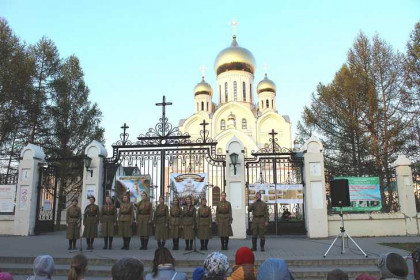 «Хотят ли русские войны» спели хором в Троицком сквере Новосибирска
