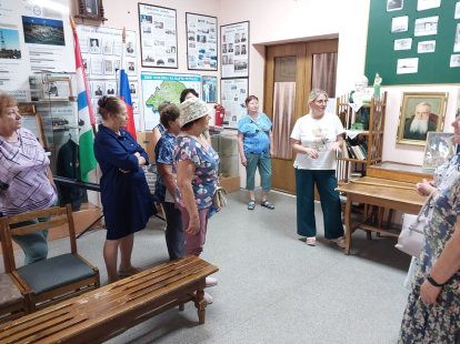 Экскурсию по музею ЦДО совершили представители Совета ветеранов из Куйбышева и Барабинска