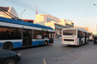 Работу автобусов и троллейбусов продлят в Новосибирске в пасхальную ночь