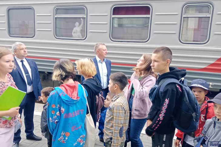 Пятьдесят школьников из Донбасса приехали отдыхать в Новосибирск
