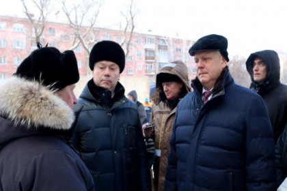 Полпред Анатолий Серышев посетил место обрушения жилого дома на улице Линейной в Новосибирске