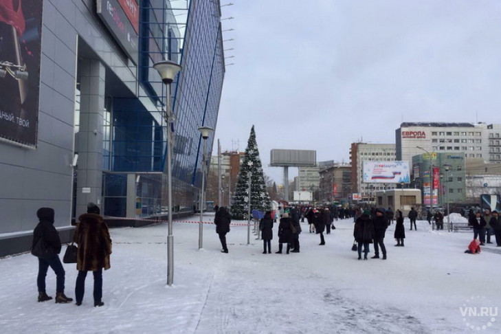 Торговые центры массово эвакуируют в Новосибирске 30 декабря
