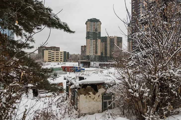 Семью с 25 детьми расселили на Журинском спуске в Новосибирске