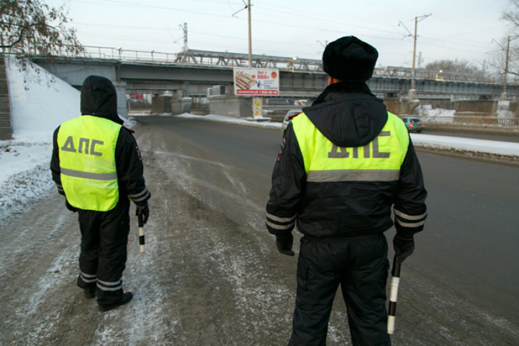 Черный таксист попался во время охоты на «бомбил» в Новосибирске 