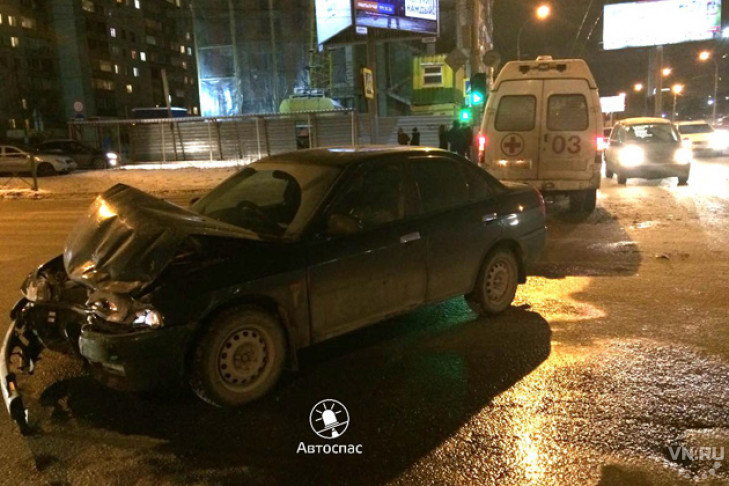 Спешащая автоледи протаранила скорую помощь в Новосибирске