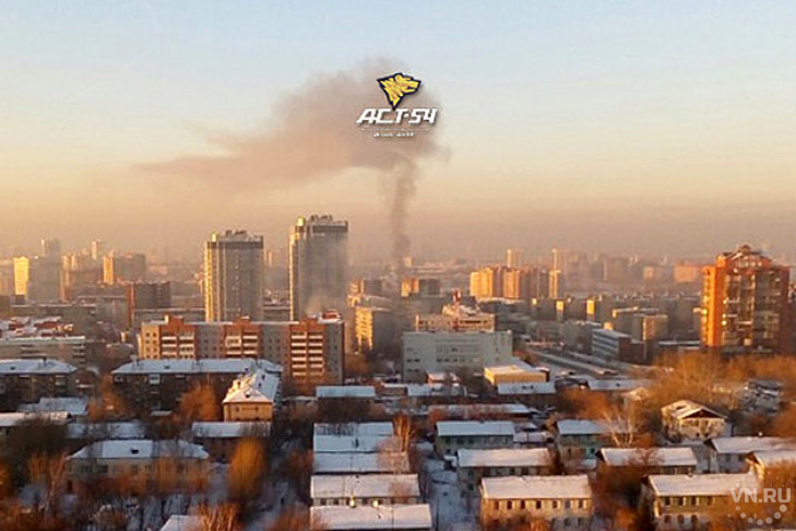 Огромный столб дыма взметнулся над «Сибирским моллом»