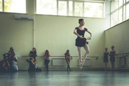 Балерина стала самой молодой пенсионеркой в Новосибирской области