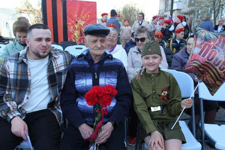 В Мошково поздравили ветерана ВОВ Виктора Ескина со 103-летием