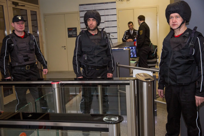 В Новосибирске скандальный BlaBlaBar закрылся под присмотром охраны