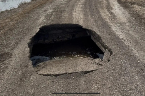 Поселок Волковский оказался в изоляции из-за обрушения дороги под Новосибирском
