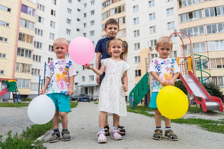 Ситуацию с квартирой для семьи с тройняшками прокомментировали в мэрии Новосибирска