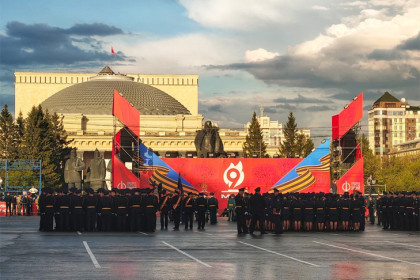 Без брони и гусениц: в центре Новосибирска 6 мая прошла репетиция парада Победы