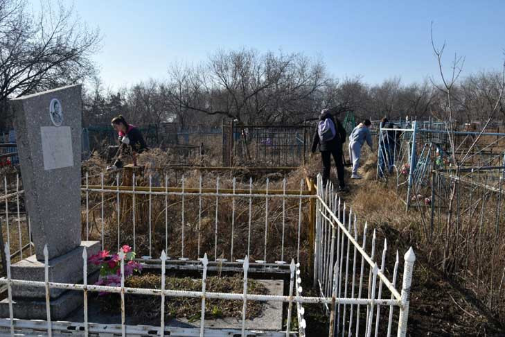 Радоница-2023: новосибирцев просят навести порядок на кладбищах