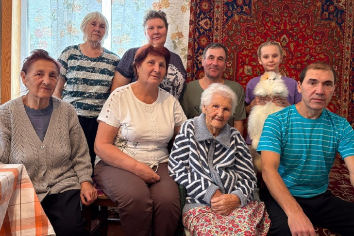 Потерялась на вокзале Новосибирска в 5 лет: столетие отметила Галина Золотых