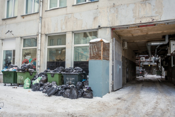 Убирать новогодний мусор новосибирцев отправят 350 мусоровозов в первые дни 2022 года