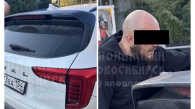 Таксист высадил пассажира на дорогу в центре Новосибирска