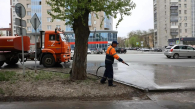 Бригады ДЭУ-3 убрали улицу Титова в Новосибирске