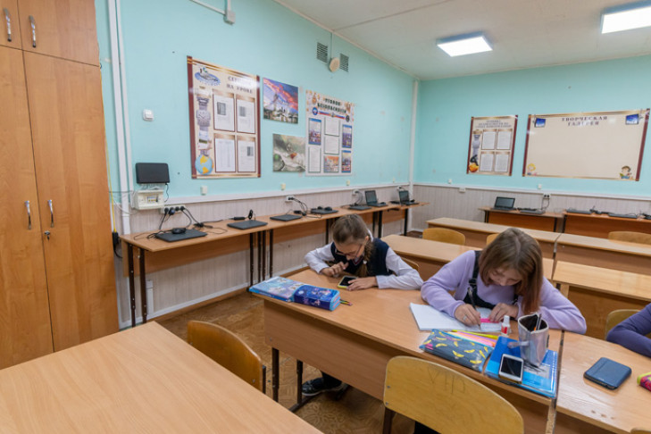Обязательной вакцинации школьников от COVID-19 не будет в Новосибирске – губернатор Травников