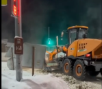 Залило водой перекресток из-за коммунальной аварии в Бердске