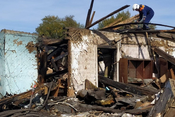 Под Новосибирском частный дом обрушился после взрыва: есть пострадавшие