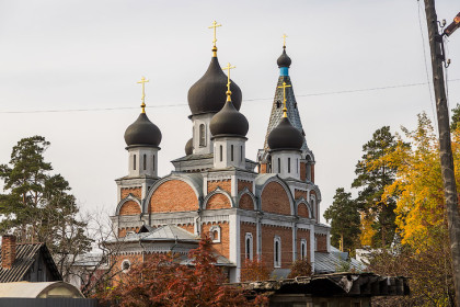 Из избы в центре в храм на окраину Новосибирска – староверы отметили 25-летие собора